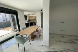 Dvoetažni apartman s bazenom i pogledom na more, Krk, Stan