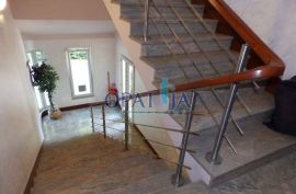 Opatija-Pobri dvoetažni stan 1.kat. 77.66 m2 sa lijepim pogledom, Opatija - Okolica, Apartamento