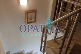 Opatija-Pobri dvoetažni stan 1.kat. 77.66 m2 sa lijepim pogledom, Opatija - Okolica, Apartamento