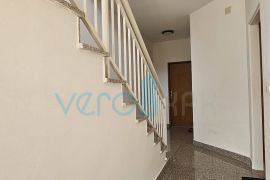 Otok Krk, Njivice, stan 50m2, 2.kat, terasa, balkon, pogled na more, za prodaju, Krk, Wohnung