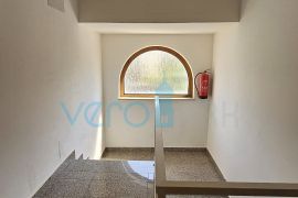 Otok Krk, Njivice, stan 50m2, 2.kat, terasa, balkon, pogled na more, za prodaju, Krk, Wohnung