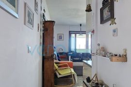 Otok Krk, Njivice, stan 50m2, 2.kat, terasa, balkon, pogled na more, za prodaju, Krk, Wohnung