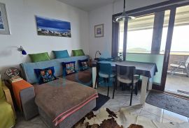 Otok Krk, Njivice, stan 50m2, 2.kat, terasa, balkon, pogled na more, za prodaju, Krk, Wohnung