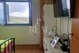 DOBRINJ-PREKRASNA KUĆA S LIJEPIM POGLEDOM, P+1, 138 m2, Dobrinj, Ev