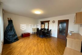 Đakovo, strogi Centar, jednosoban stan 40 m2 s liftom, Đakovo, Apartamento