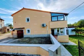 Kuća Prodaje se kuća, 170 m2, Karojba, Karojba, Casa