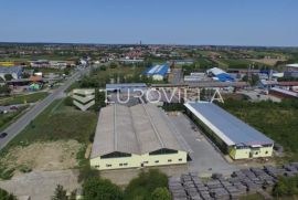 Đakovo, prostrani poslovni kompleks na 18500 m2, Đakovo, Poslovni prostor