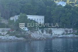 Šolta, hotel za rekonstrukciju prvi red do mora, Šolta, Poslovni prostor