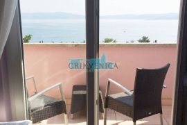 Crikvenica - kuća s 5 apartmana, garažom, 9 parkirnih mjesta udaljena 250 m od mora, Crikvenica, Haus