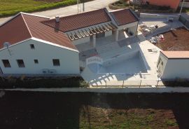 ISTRA, TINJAN Kvalitetna kuća za odmor 160 m2 s bazenom, Tinjan, Casa