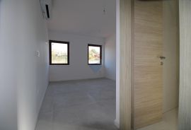 ISTRA, TINJAN Kvalitetna kuća za odmor 160 m2 s bazenom, Tinjan, Famiglia