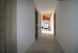 ISTRA, TINJAN Kvalitetna kuća za odmor 160 m2 s bazenom, Tinjan, Famiglia