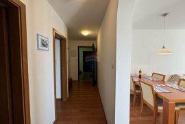 OTOK KRK-PINEZIĆI  dva apartman  i dvije garaže na prodaju, Krk, Stan