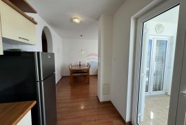 OTOK KRK-PINEZIĆI  dva apartman  i dvije garaže na prodaju, Krk, Stan