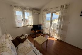 OTOK KRK-PINEZIĆI apartman sa pogledom na more i garažom, Krk, Apartamento