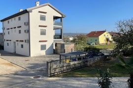 Otok Krk, Porat, 2S+DB, 82 m2,okućnica 348 m2, Malinska-Dubašnica, Stan