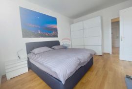 Zagreb, Supilova, trosoban stan 70 m2, tramvaj zona, Trnje, Wohnung