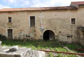 Dvije autohtone istarske kuće s okućnicom, Sveti Lovreč, Haus