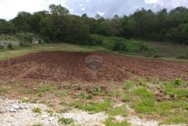 Lijepo građevinsko zemljište odlične cijene u blizini Kanfanara, Kanfanar, Land