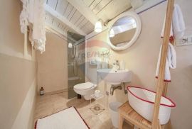 Otok Krk, Dobrinj - predivna kuća sa jacuzzijem, Dobrinj, House