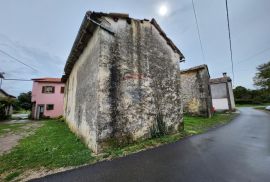 Istra, Buzet, Ročko polje - dvije samostojeće kamene kuće, Buzet, Casa