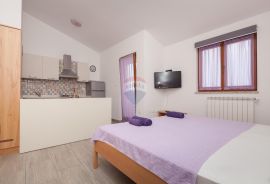 Istra,Banjole,apartmanska kuća sa velikim dodatnim potencijalom!!, Medulin, House