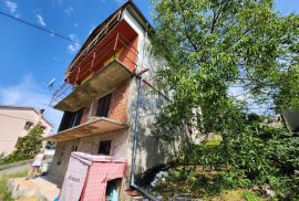 Viškovo, Marinići - kuća s 5 stanova, potencijal za Investitore, Viškovo, House