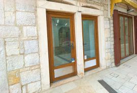 Poslovni prostor , Centar Umaga, Umag, Commercial property