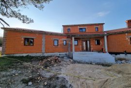 Rovinjsko Selo - roh bau kuća 450m2 + okućnica 3500 m2, Rovinj, Σπίτι