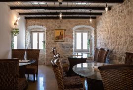 Rab, Centar, Restoran s terasom 150m2, Rab, Εμπορικά ακίνητα