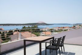 Otok Rab, Barbat, potkrovlje s ogromnom terasom. Pogled na more., Rab, Appartement