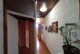 Pula, stan na Rivi s neponovljim pogledom, rijetkost na tržištu, Pula, Apartamento