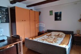 BUZET, OKOLICA ROČA, KUĆA 178M2+APARTMAN 42M2+OKUĆNICA 220M2, Buzet, House