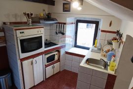 BUZET, OKOLICA ROČA, KUĆA 178M2+APARTMAN 42M2+OKUĆNICA 220M2, Buzet, House