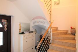 Rovinj, dvojna kuća 2,5k m od centra-185 m2, Rovinj, House