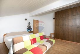 BAŠKA - odličan trosobni stan 105m2, pogled, terasa, Baška, Appartement