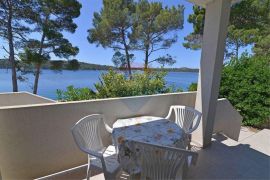 Mali Lošinj samostojeća kuća prvi red do mora, Mali Lošinj, House