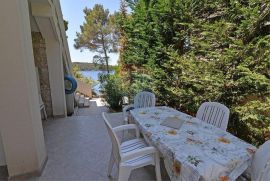 Mali Lošinj samostojeća kuća prvi red do mora, Mali Lošinj, House