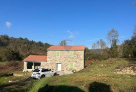 Istra, Belaj, stara autohtona istarska kuća 87 m2 sa okućnicom od 11270 m2, Cerovlje, Haus