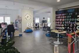 Zemun, Batajnica, Majora Zorana Radosavljevića, 3.0, 105m2 I plus 105 m2 podruma, Zemun, Propriété commerciale