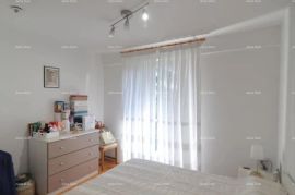 Stan Prodaje se prostrani stan, 83 m2, u centru Poreča, Poreč, Apartamento