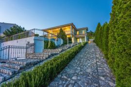 Crikvenica villa na prodaju, Crikvenica, Дом