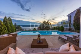 Crikvenica villa na prodaju, Crikvenica, Дом