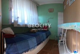 Novi Beograd, Stari Merkator, Palmira Toljatija, 2.5, 54m2, Novi Beograd, Appartement