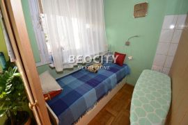 Novi Beograd, Stari Merkator, Palmira Toljatija, 2.5, 54m2, Novi Beograd, Appartement