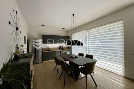 Istra, Pula, moderan stan u novogradnji s bazenom NKP 115 m2, Pula, Appartment