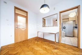 Zagreb; Bukovačka cesta, dvosoban stan NKP 62 m2 + VPM, Zagreb, Flat