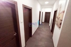 Moderno uređen peterosoban stan (4S+DB) sa velikim balkonom, pogled, Rijeka, Apartamento