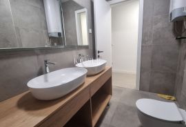 Crikvenica, centar - stan 2S+DB sa liftom, Crikvenica, Appartment