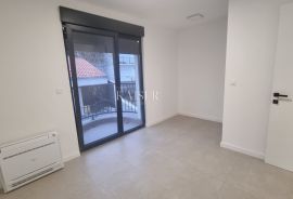 Crikvenica, centar - stan 2S+DB sa liftom, Crikvenica, Appartment